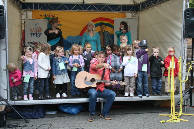 gal/2010/2010 Saitentwist Weltkindertag Essen Borbeck 20.09. AK -Bochold/2010 Saitentwist Weltkindertag Borbeck AK Bochold 20.09. 145.jpg